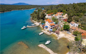 Gorgeous Apartment In Punta Kriza With Wifi